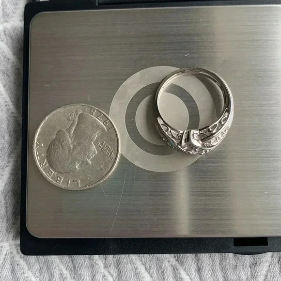 Sterling silver and CZ ring size 7 - Picture 4 of 5